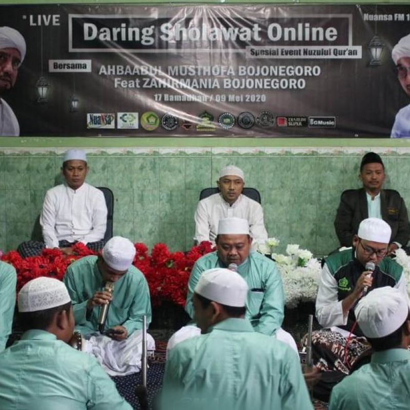 Peringati Nuzul Qur'an Bersama Habaib Bojonegoro dengan Sholawatan Virtual