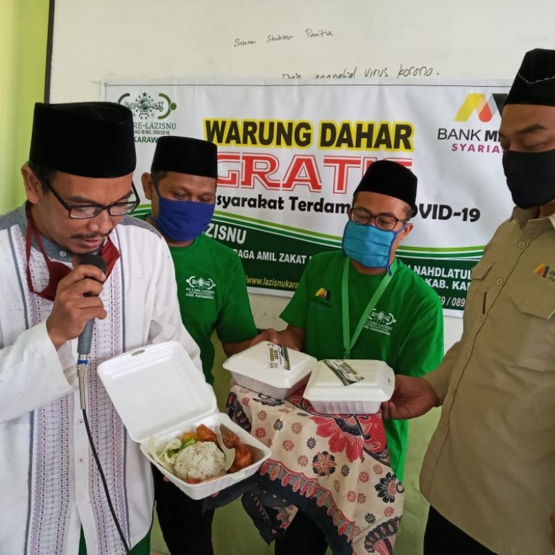 Warung Dahar Gratis LAZISNU Karawang Bagikan 2000 Paket Nasi di 11 Kecamatan