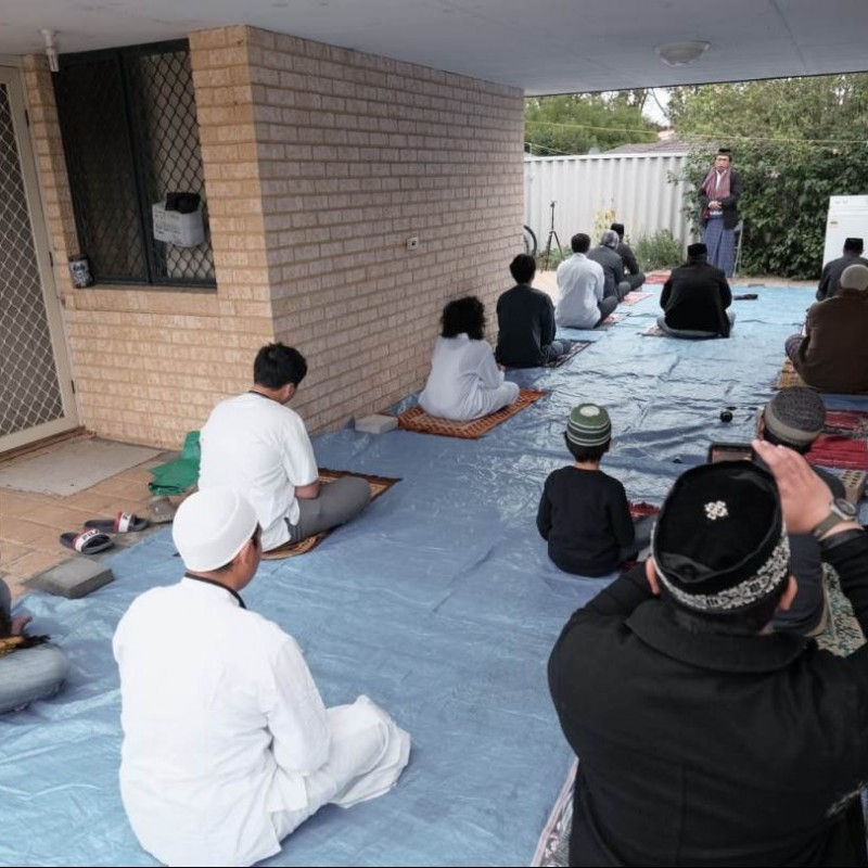 Di Perth Australia, Jemaah  Shalat Idul Fitri Membawa Makanan untuk Non-Muslim