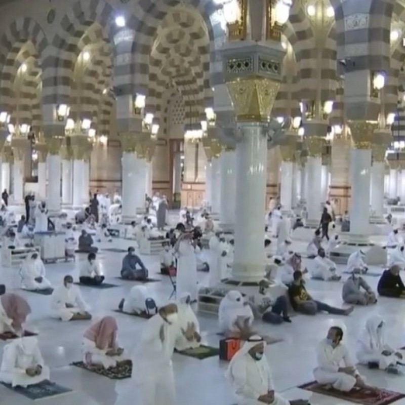 Dengan Aturan Ketat, Masjid Nabawi Dibuka Kembali Hari Ini