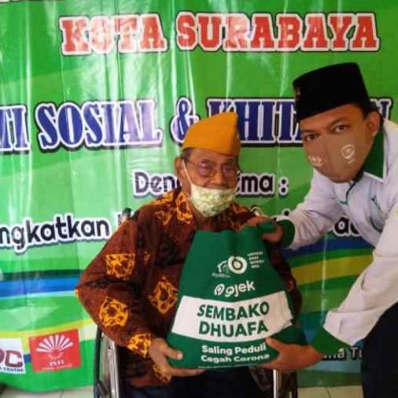 Jarang Diperhatikan, Veteran di Surabaya Terima Sembako dari LAZISNU Jatim