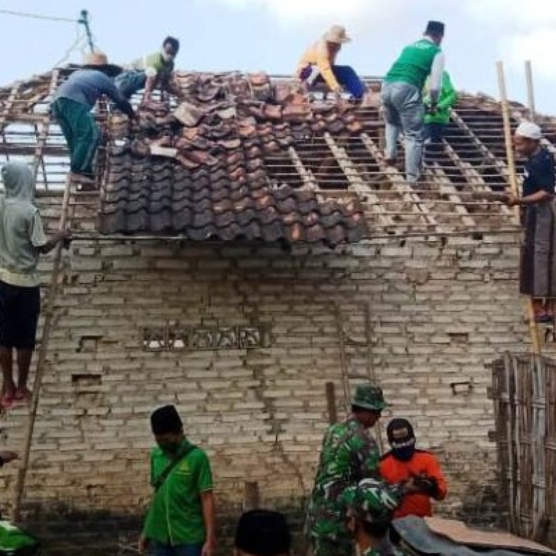 Ikhtiar LAZISNU Pragaan Sumenep Rehab Rumah Dhuafa di Tiap Desa
