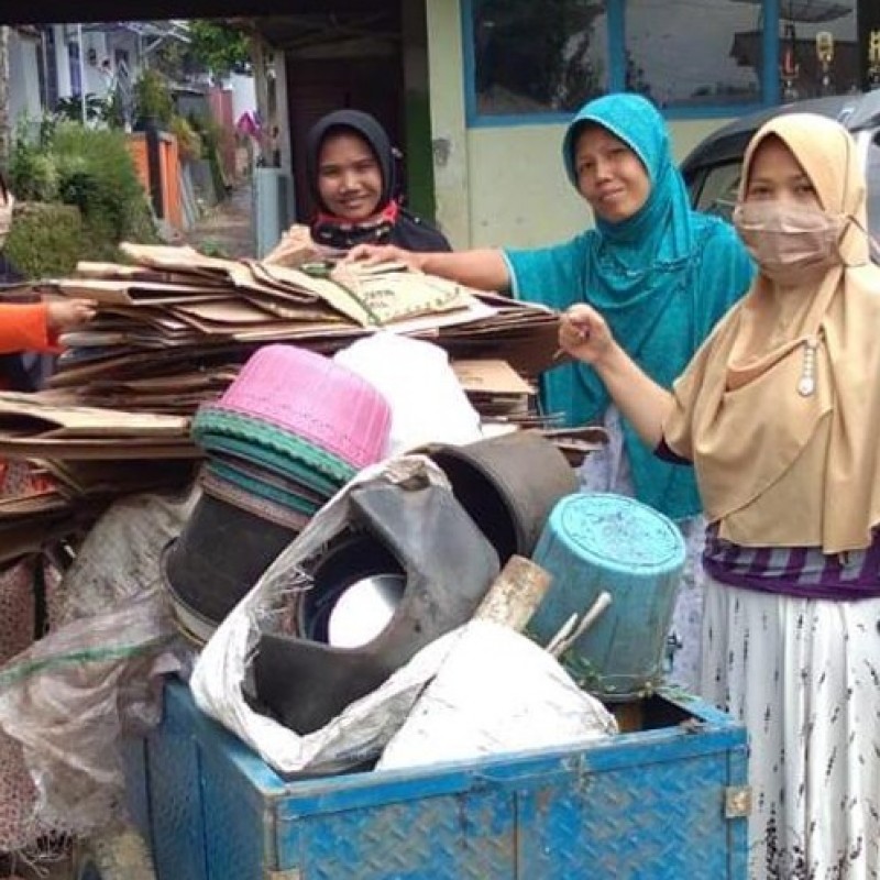 Sukses Sedekah Sampah, Bupati Tegal Minta Muslimat Fatayat NU Terus Berlanjut  