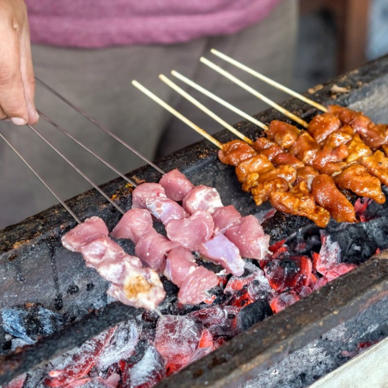 Hukum Makan Sambil Berdiri