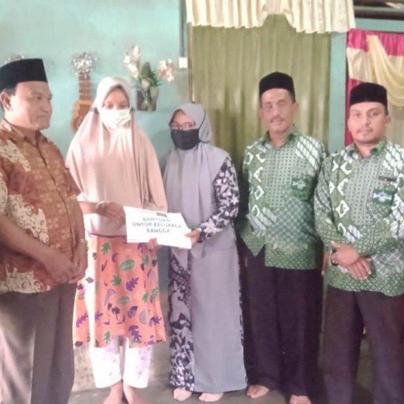 NU Salurkan Bantuan untuk Ibunda Almarhum Rangga di Aceh Timur