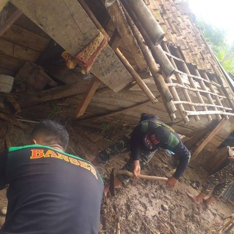 Banser Pringsewu Turun ke Lokasi Bantu Korban Banjir di Pardasuka