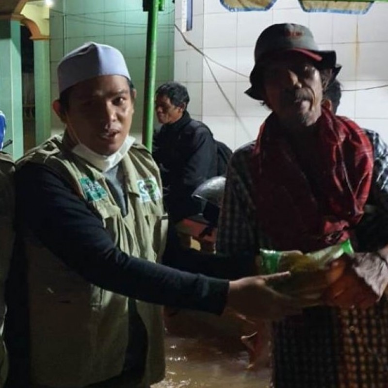 Banjir di Kalsel, NU Care Distribusikan Makanan hingga Malam