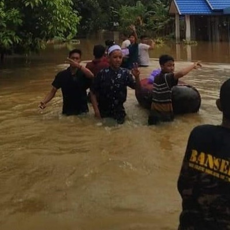 Banser Kalsel Fokus Bantu Warga di Dataran Rendah yang Masih Terendam Banjir