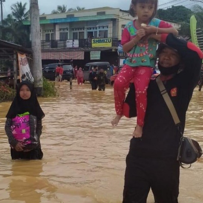 838 Personel Banser Kalsel Dikerahkan Bantu Warga Terdampak Banjir