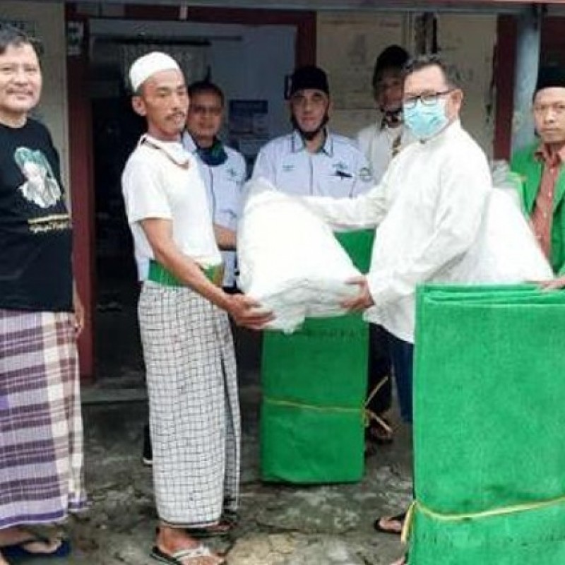 Rusak Berat Akibat Banjir, PCNU Kabupaten Tegal Beri Bantuan Perbaikan Rumah
