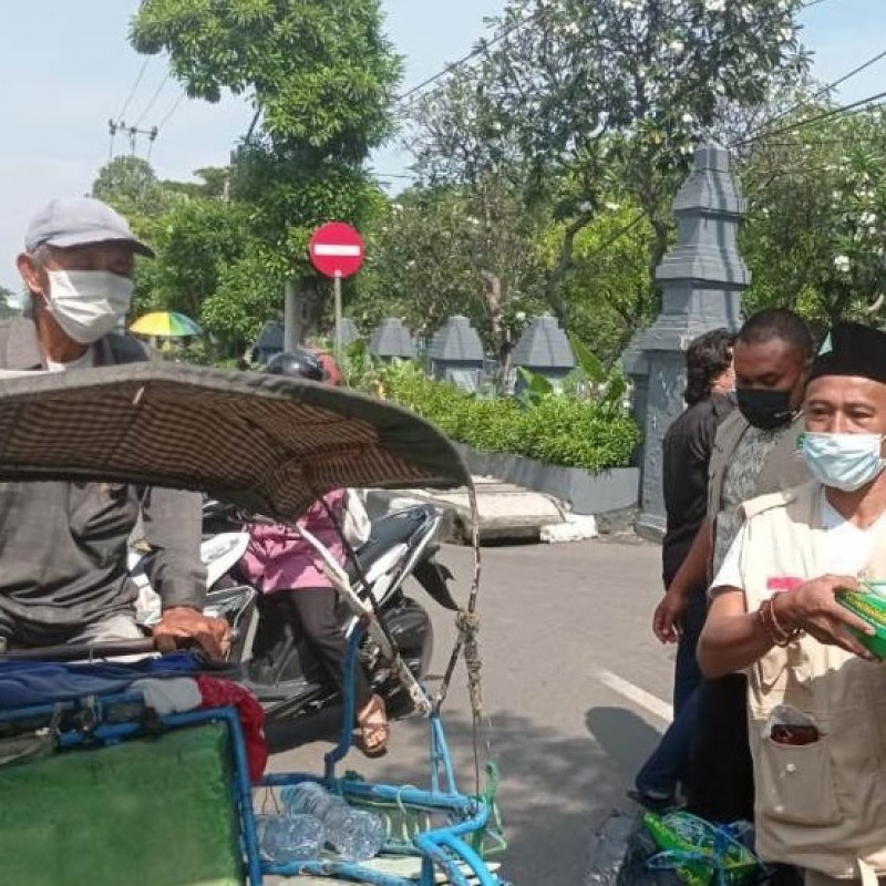 Jumat Berkah, Cara LAZISNU Kota Surabaya Berbagi kepada Duafa
