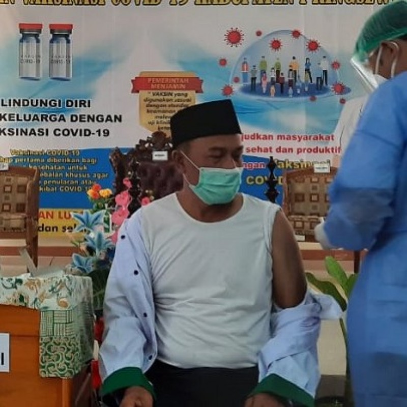 Ketua NU Pringsewu Jadi 10 Orang Pertama Penerima Vaksin Covid-19