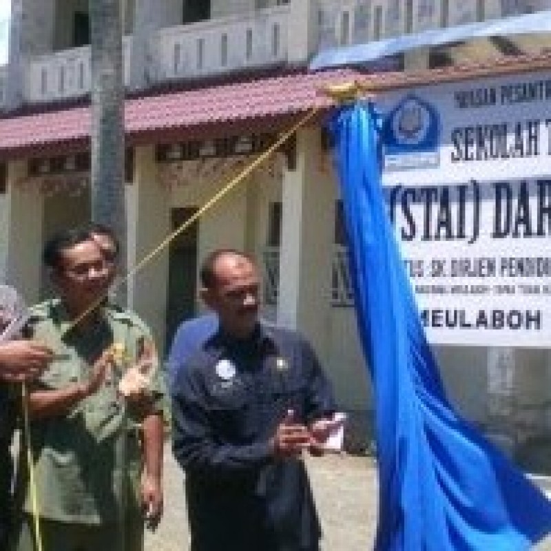 STAI Darul Hikmah Aceh Barat Beri Beasiswa Guru dan Hafiz