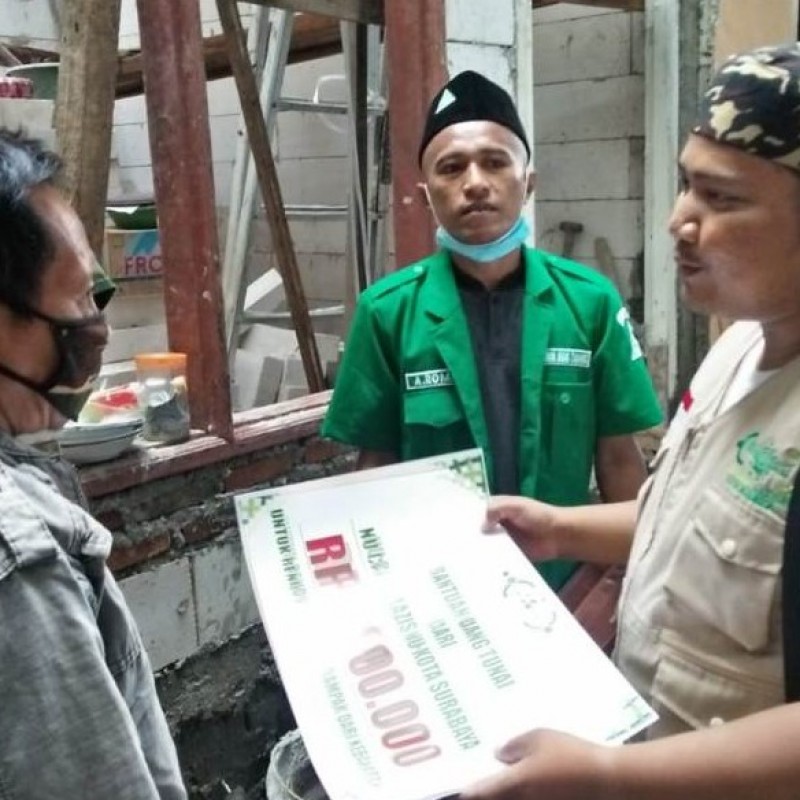 LAZISNU Kota Surabaya Bantu Anggota Banser Bangun Rumah