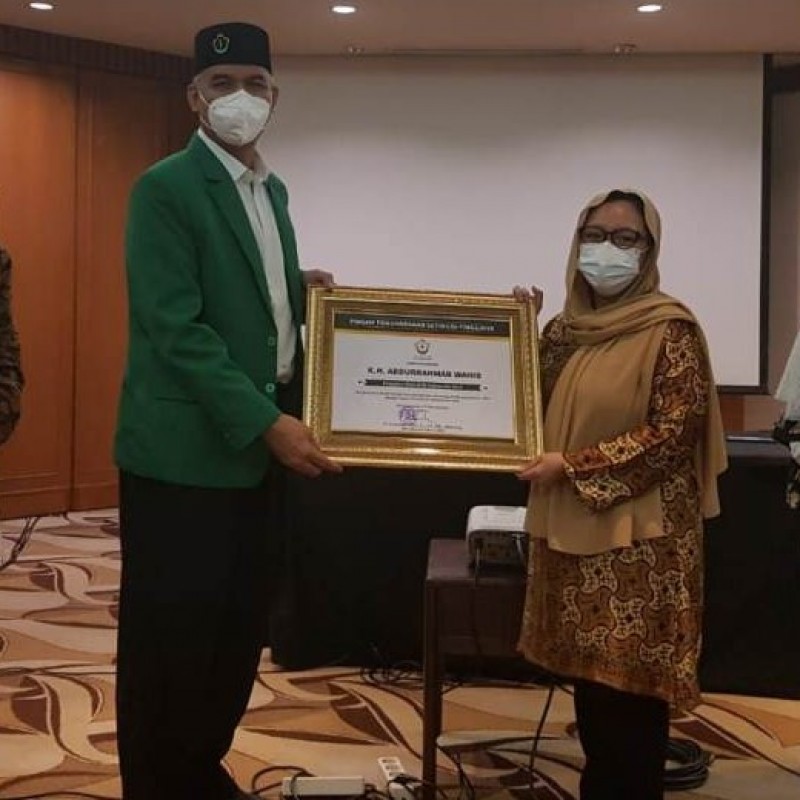 Keluarga Gus Dur Terima Penghargaan dari Universitas Malikussaleh Aceh