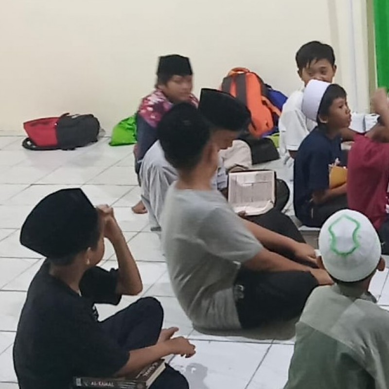Melihat Pesantren Weekend di Al-Huda Parung Bogor