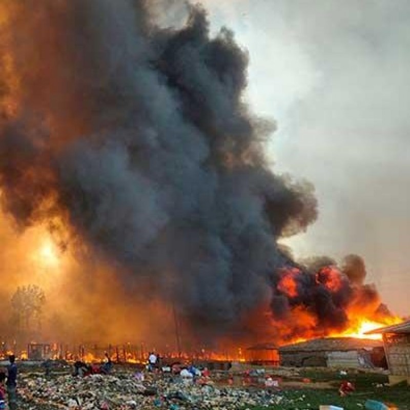 Kobaran Api Lalap Ribuan Kamp Pengungsi Rohingya di Bangladesh