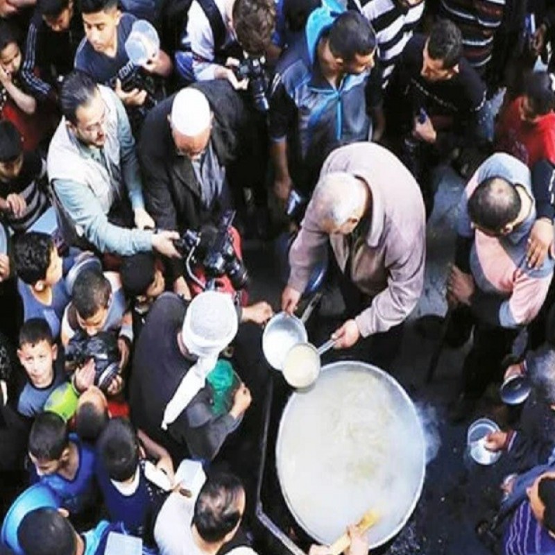 Gaza man donates traditional food to the poor
