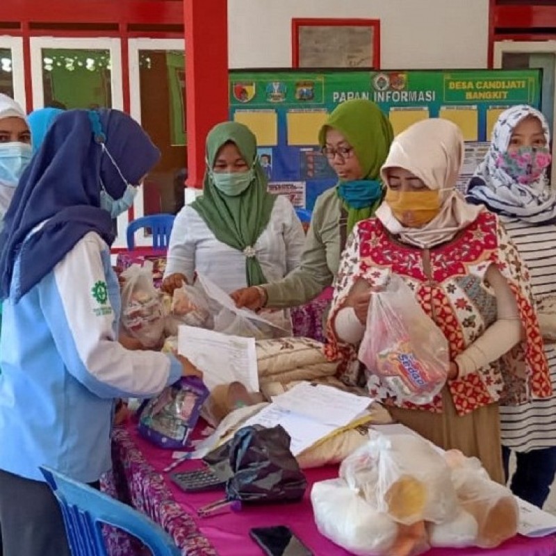 Fatayat NU Jember Ajak Anak Yatim Belanja Bersama di Ramadhan