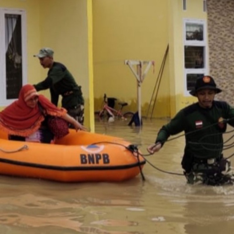 Ansor Pekanbaru Evakuasi Warga Terdampak Banjir