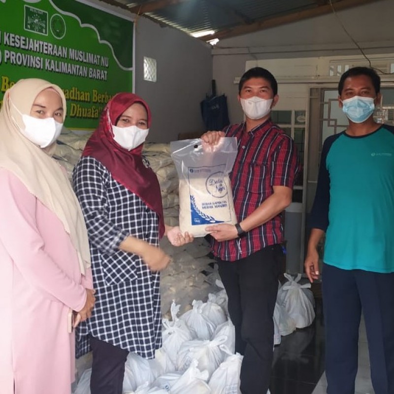 Ringankan Beban Akibat Pandemi, YKM NU Kalimantan Barat Bagikan Sembako kepada Duafa