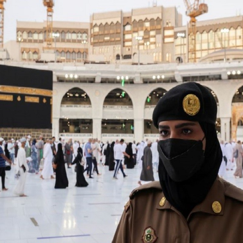 For the first time, Saudi women stand guard in Mecca during haj