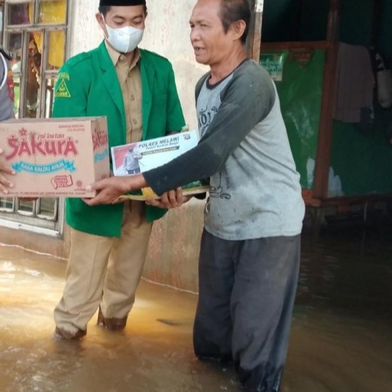 Ansor dan Polres Melawi Salurkan Bantuan untuk Warga Terdampak Banjir