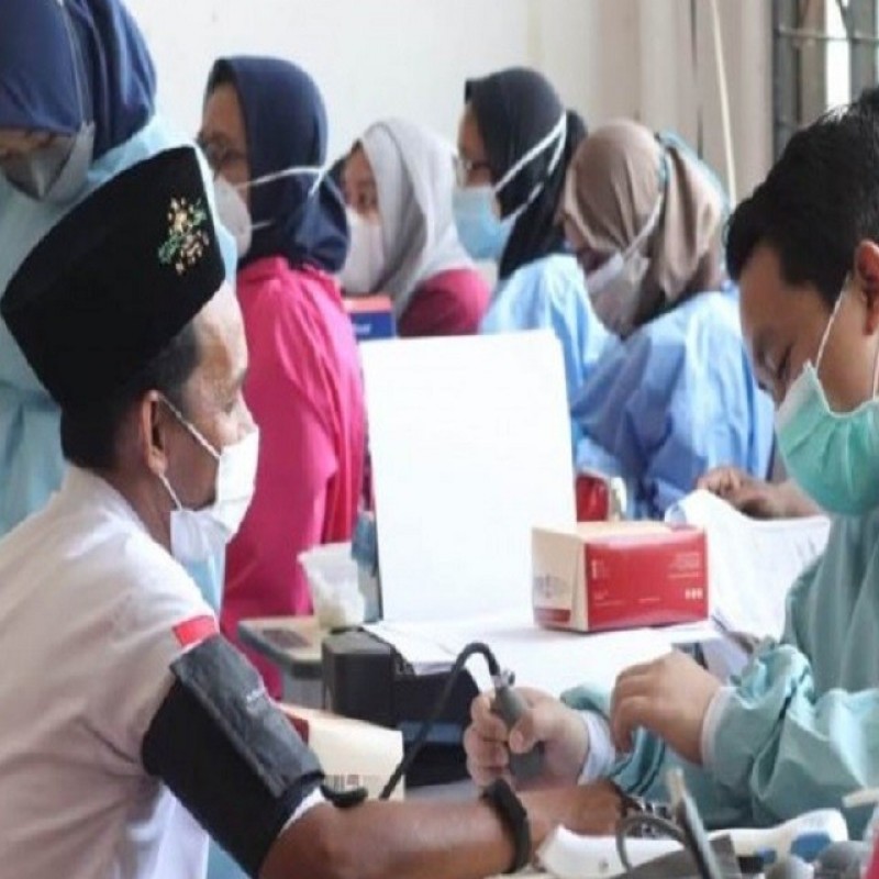 Thousands of santri participate in LAZISNU vaccination