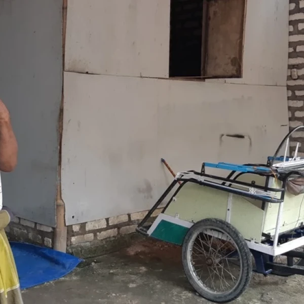 Nabung Bareng Istri, Pengayuh Becak di Sampang Terpaksa Bakal Berangkat Haji Sendiri