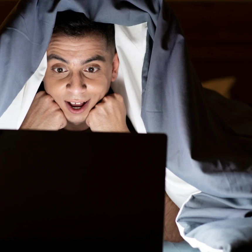 Bolehkah Istri Menggugat Cerai Suami yang Kecanduan Film Porno?