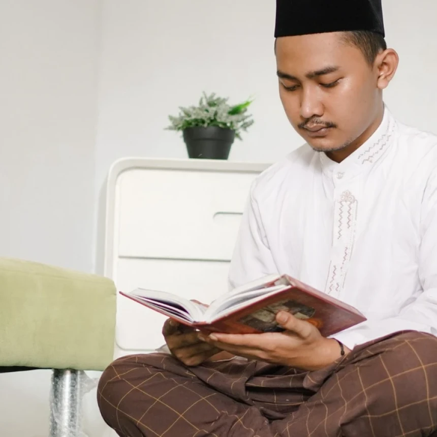 Kajian Hadits Amalan Setelah Shalat Jumat: Membaca Al-Fatihah dan 3 Qul Tujuh Kali