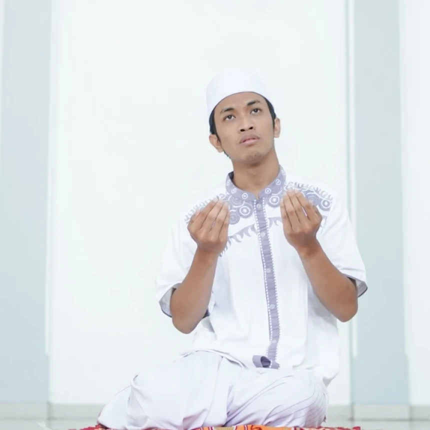 Nashrum Minallah wa Fathun Qarib: Menjemput Pertolongan Allah di Tengah Jalan yang Terjal