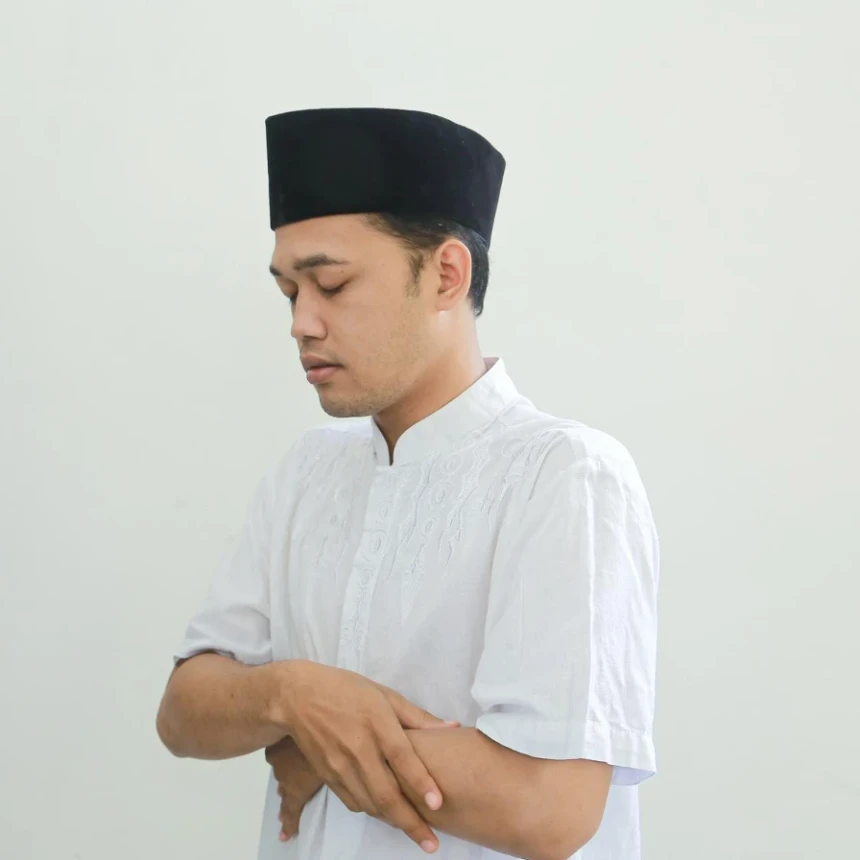 Ternyata Banyak yang Salah! Kapan Makmum Berdiri Saat Iqamah? 