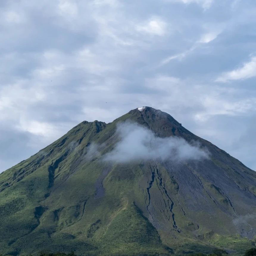 Surat Al-Ghasyiyah Ayat 19: Mengapa Kita Diminta Memperhatikan Gunung?