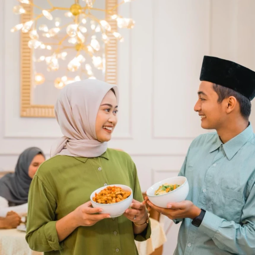Menjadi Muslim Seutuhnya: Dekat dengan Allah, Baik kepada Manusia