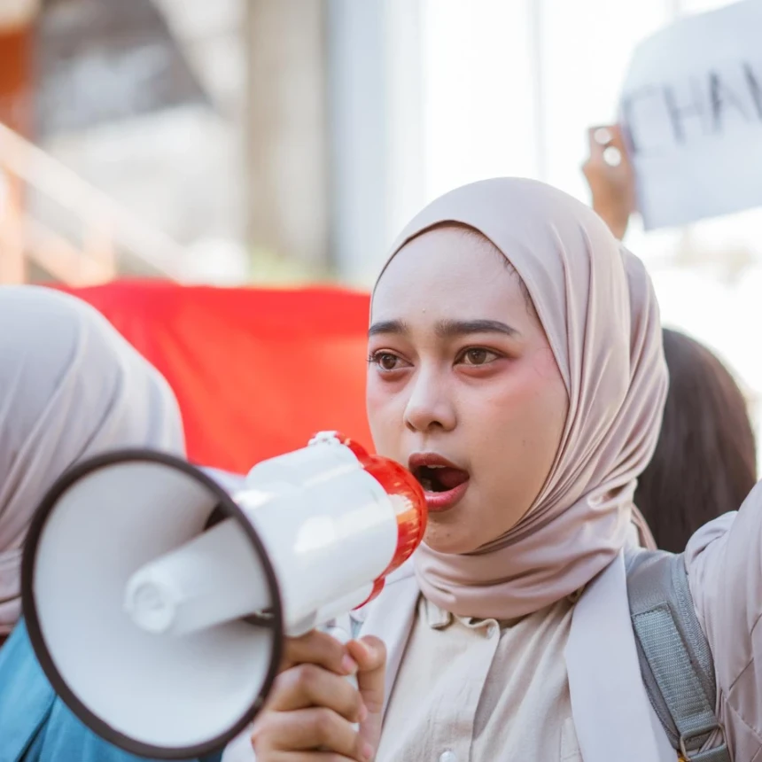 Benarkah Islam Melarang Kritik Pemimpin Secara Terbuka? Ini Penjelasan Haditsnya