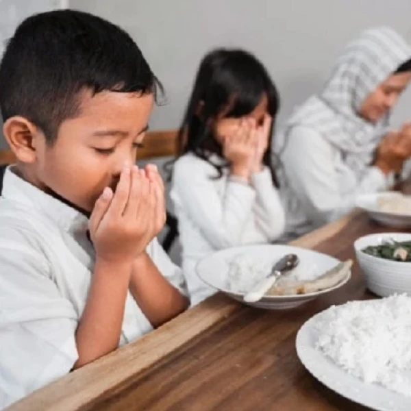 5 Tips Bimbing Anak Antusias Puasa Ramadhan