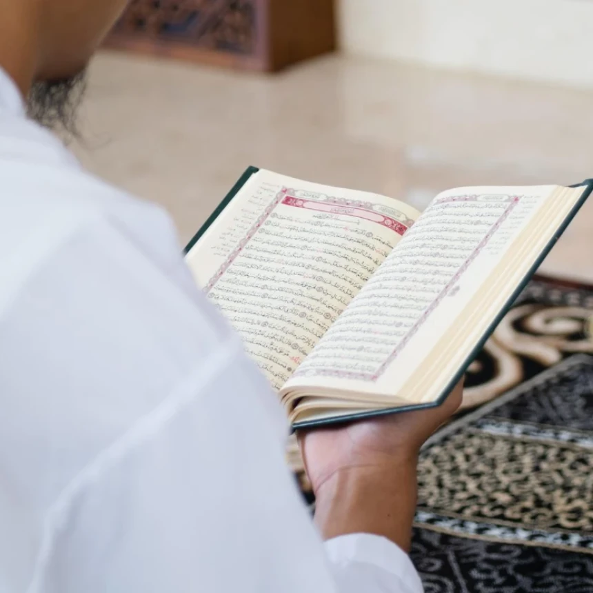 Viral! Hafalan Surat Ad-Dhuha Ditukar Miras, Begini Tinjauan Adab terhadap Al-Qur’an