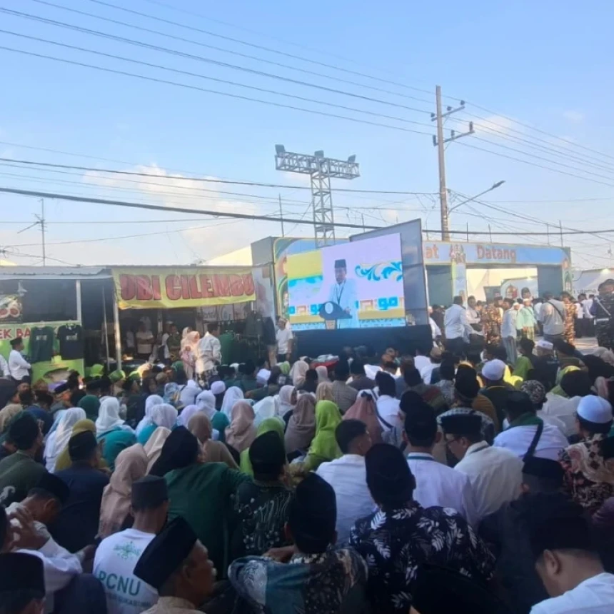 Ratusan Muktamirin Padati Jalan Utama Menuju Venue Pembukaan Muktamar Ke-35 NU hingga Nobar di Layar