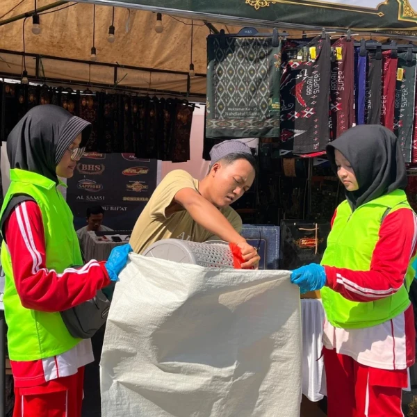 Gerakan Gema Sajadah Sukses Pilah Hampir 7 Ton Sampah di Muktamar Ke-35 NU