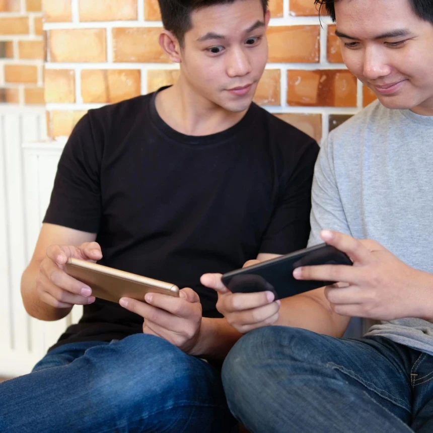 Tidak Sengaja Melihat Aurat di Media Sosial, Apakah Berdosa?
