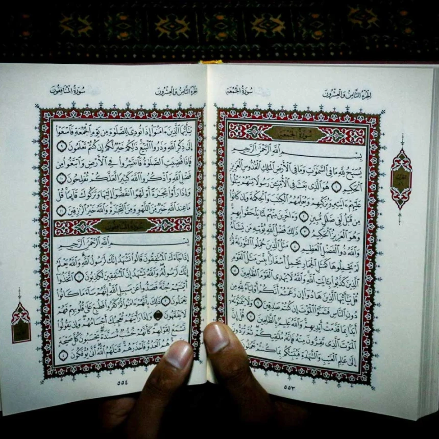 Tangisan Umar bin Abdul Aziz saat Membaca Al-Qur'an
