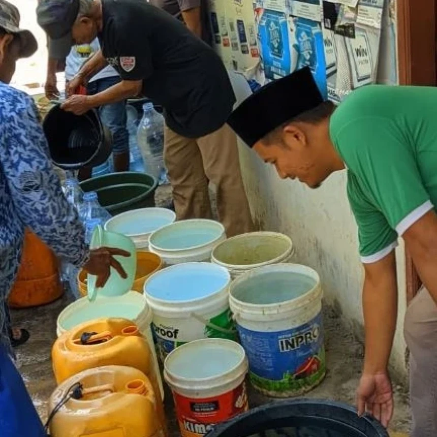 Kekeringan di Cibatu Garut, NU Salurkan 20 Ribu Liter Air Bersih