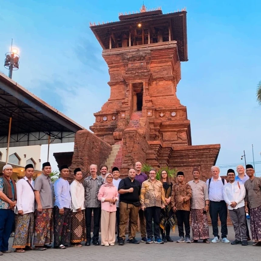 Kunjungi Masjid Menara Kudus, Akademisi Internasional Saksikan Akulturasi Islam dan Budaya Lokal