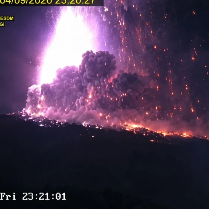 Gunung Anak Krakatau Masih Berstatus Siaga