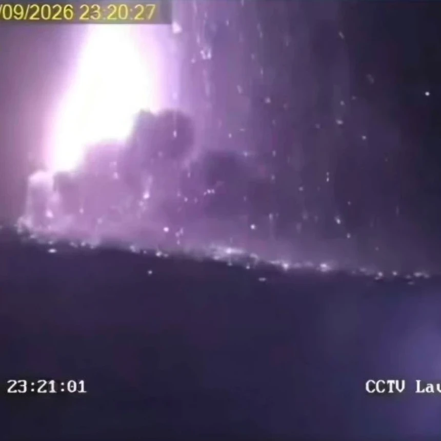 Seismik Anak Krakatau Menurun, PVMBG Ingatkan Potensi Letusan Lebih Kuat Masih Terbuka