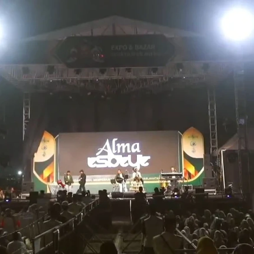 Alma Esbeye Tampil di Expo Muktamar Ke-35 NU, Ajak Ribuan Nahdliyin Bershalawat
