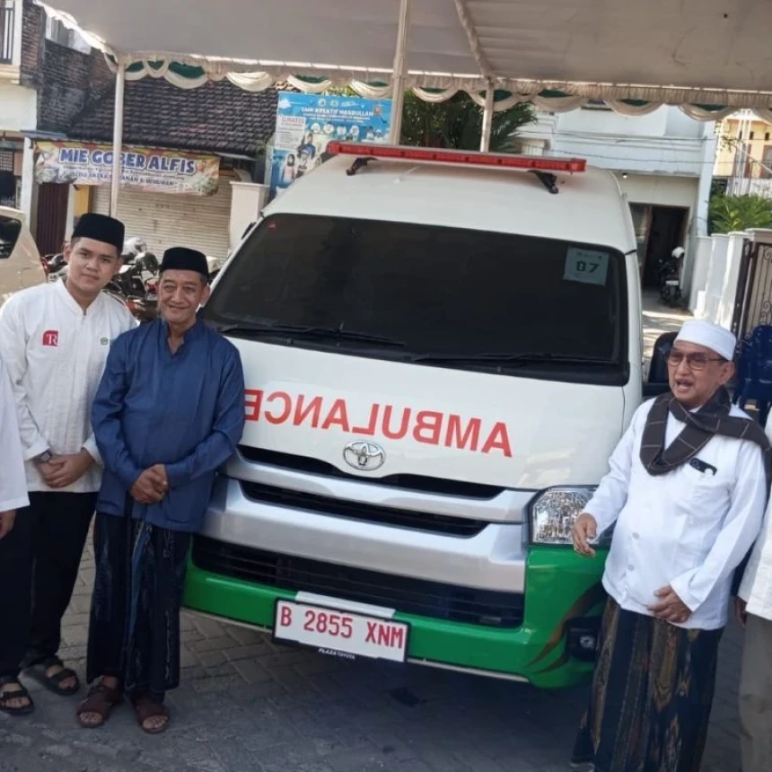 Kesiapan Medis Muktamar Ke-35 NU, Pesantren Tambakberas Terima Wakaf Dua Ambulans