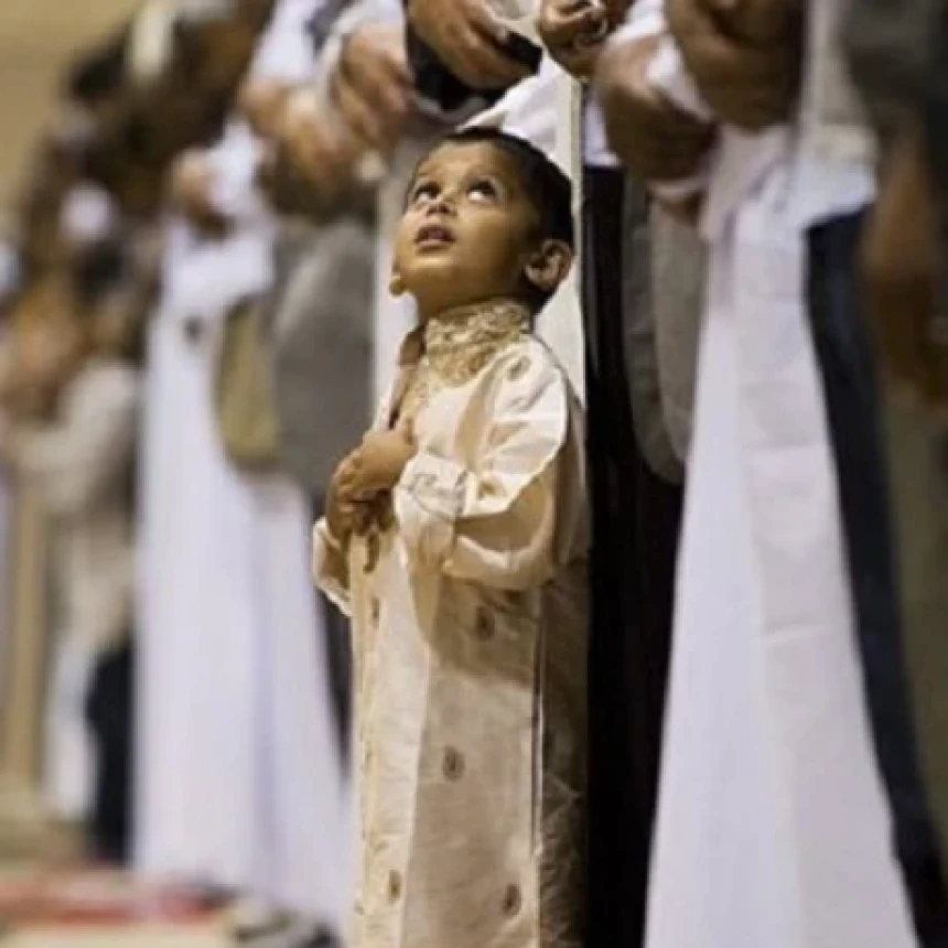 Cara Mengingatkan Anak yang Berisik ketika Khutbah Jumat