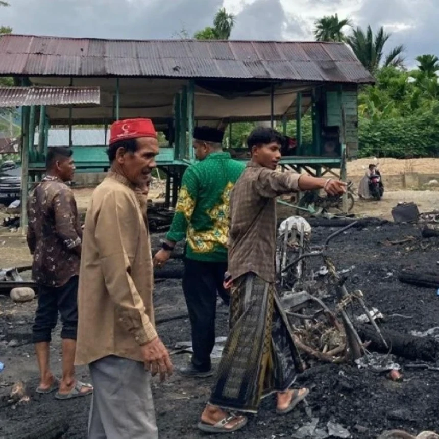 Ansor-Banser Pidie Jaya Gerak Cepat Membantu Penanganan Kebakaran